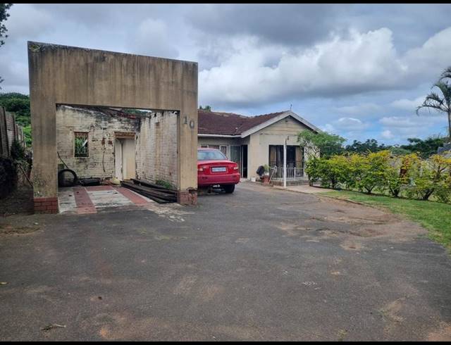 5 BEDROOM HOUSE FOR SALE IN SEA VIEW